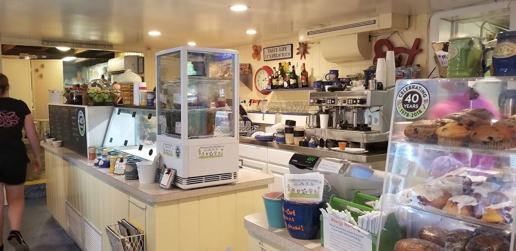 A Slice of Edgartown | restaurant | 22 Dock St, Edgartown, MA 02539, USA | 5086277641 OR +1 508-627-7641