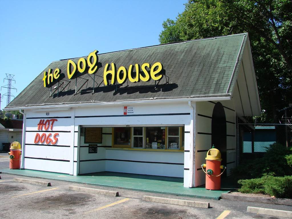 The Dog House | restaurant | 931 S Miami Blvd, Durham, NC 27703, USA | 9196823109 OR +1 919-682-3109