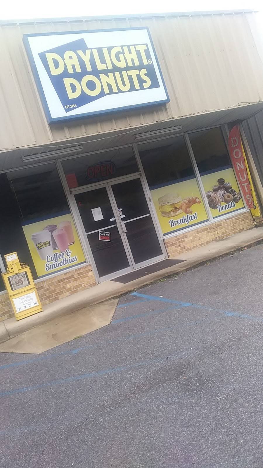 Daylight Donuts | bakery | 508 Glenn Blvd SW, Fort Payne, AL 35967, USA | 2564655003 OR +1 256-465-5003