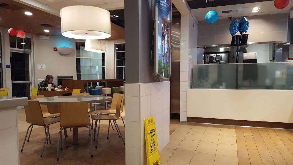 McDonalds | cafe | 290 G St, Lincoln, CA 95648, USA | 9166459757 OR +1 916-645-9757