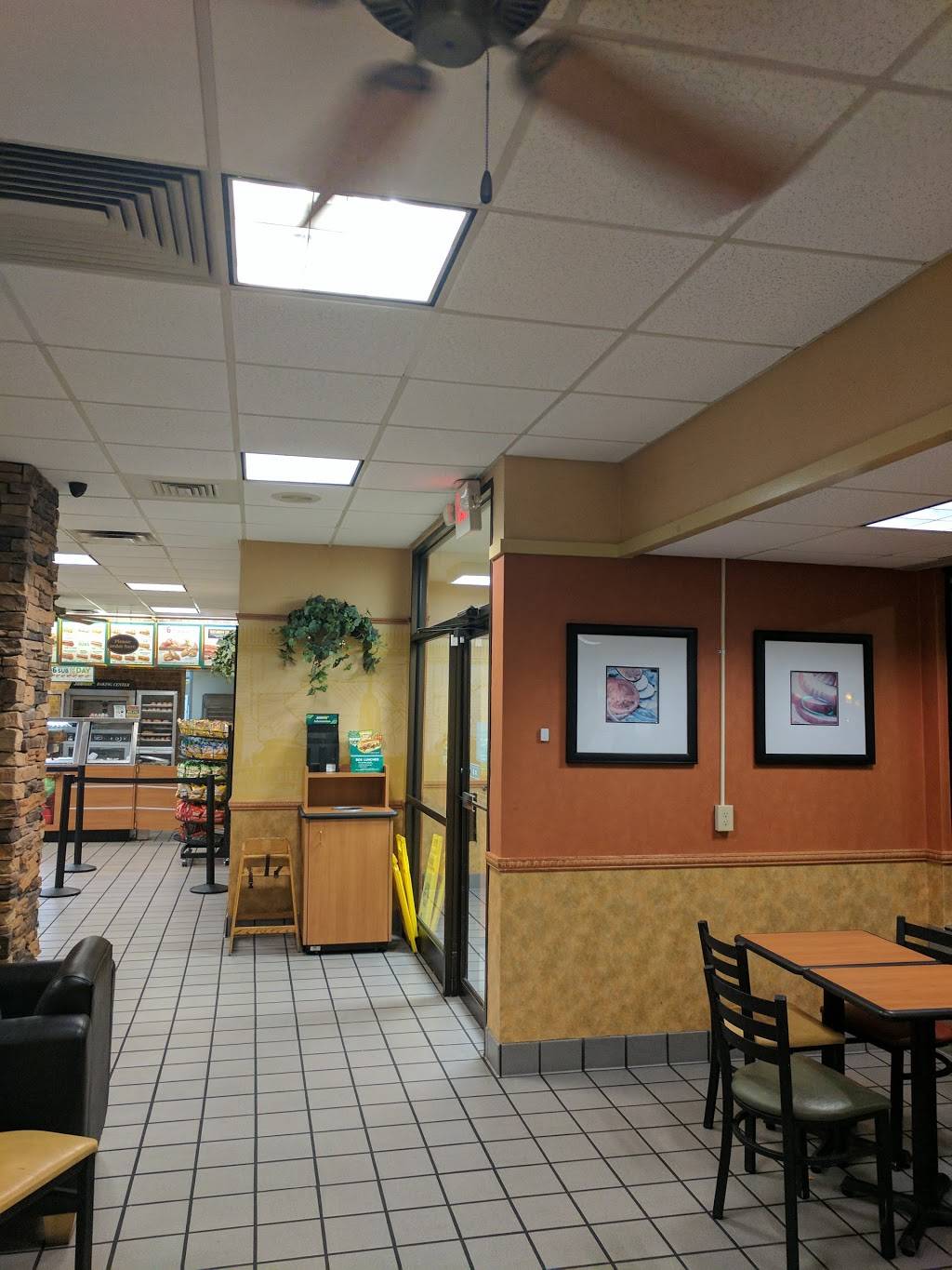 Subway | restaurant | 1201 W Main St, Carbondale, IL 62901, USA | 6185494020 OR +1 618-549-4020