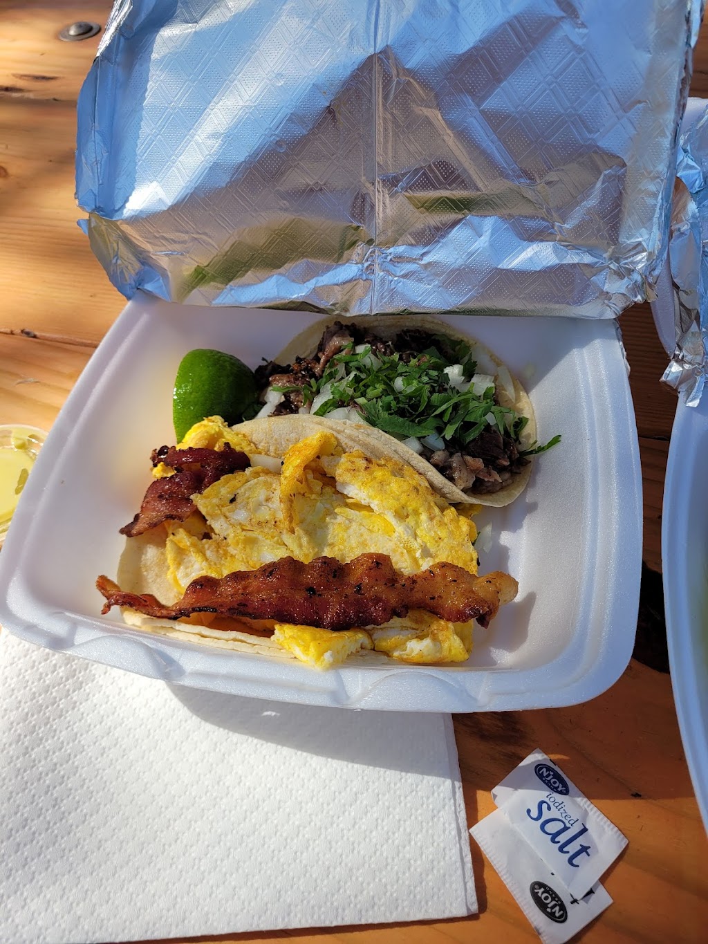 Dos Amigos Tacos | restaurant | 3501 Guadalupe St, Austin, TX 78705, USA | 5127623081 OR +1 512-762-3081