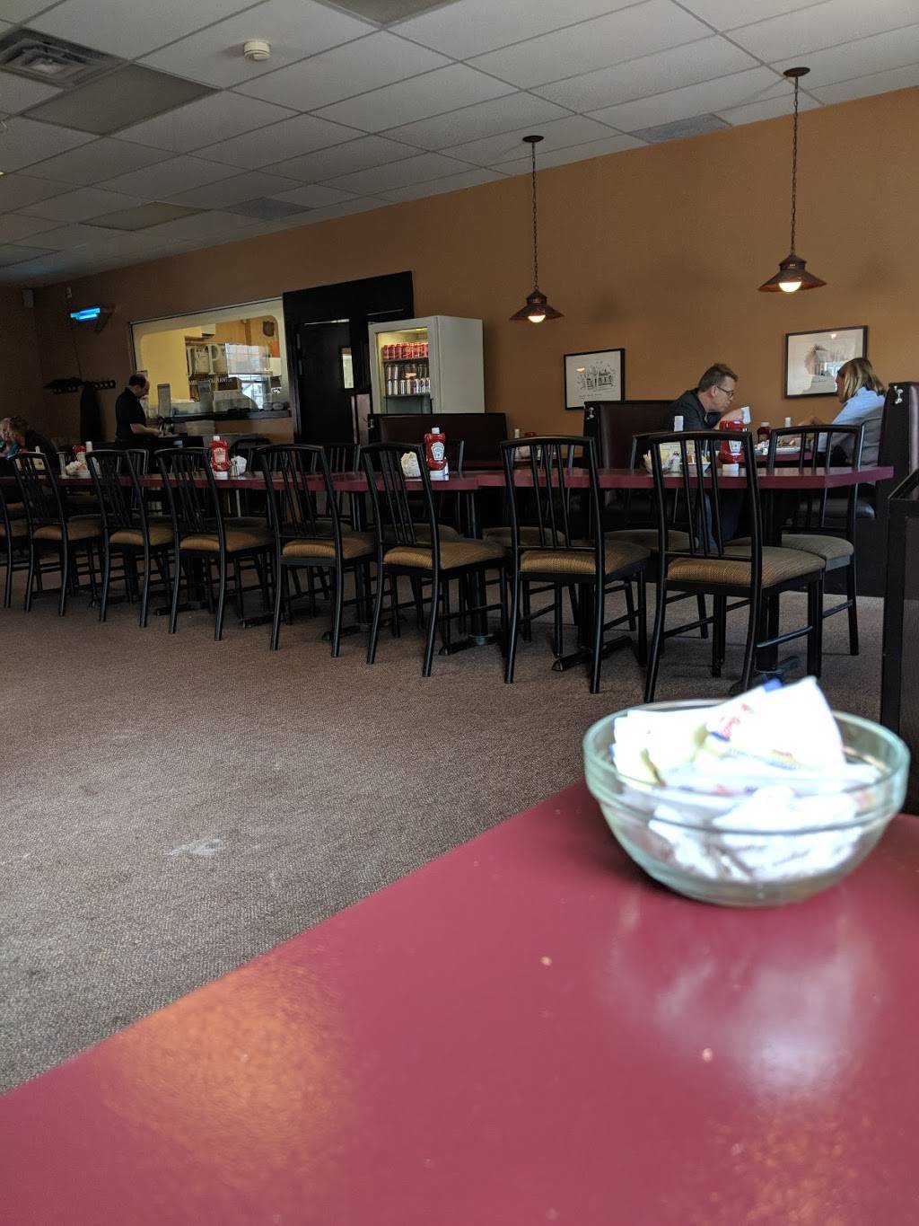 J & Ps Family Restaurant | restaurant | 352 Main Street Bath, Bath, ON K0H 1G0, Canada | 6133523481 OR +1 613-352-3481