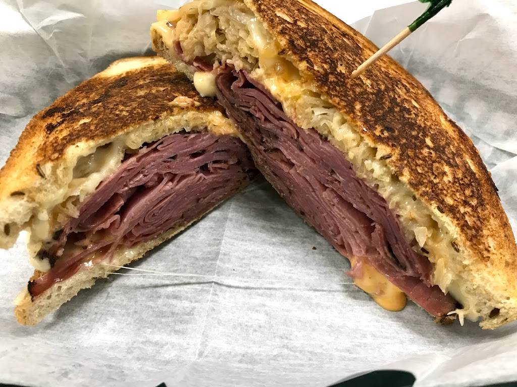 Frankys Deli Warehouse | restaurant | 2596 W 84th St, Hialeah, FL 33016, USA | 3058275366 OR +1 305-827-5366