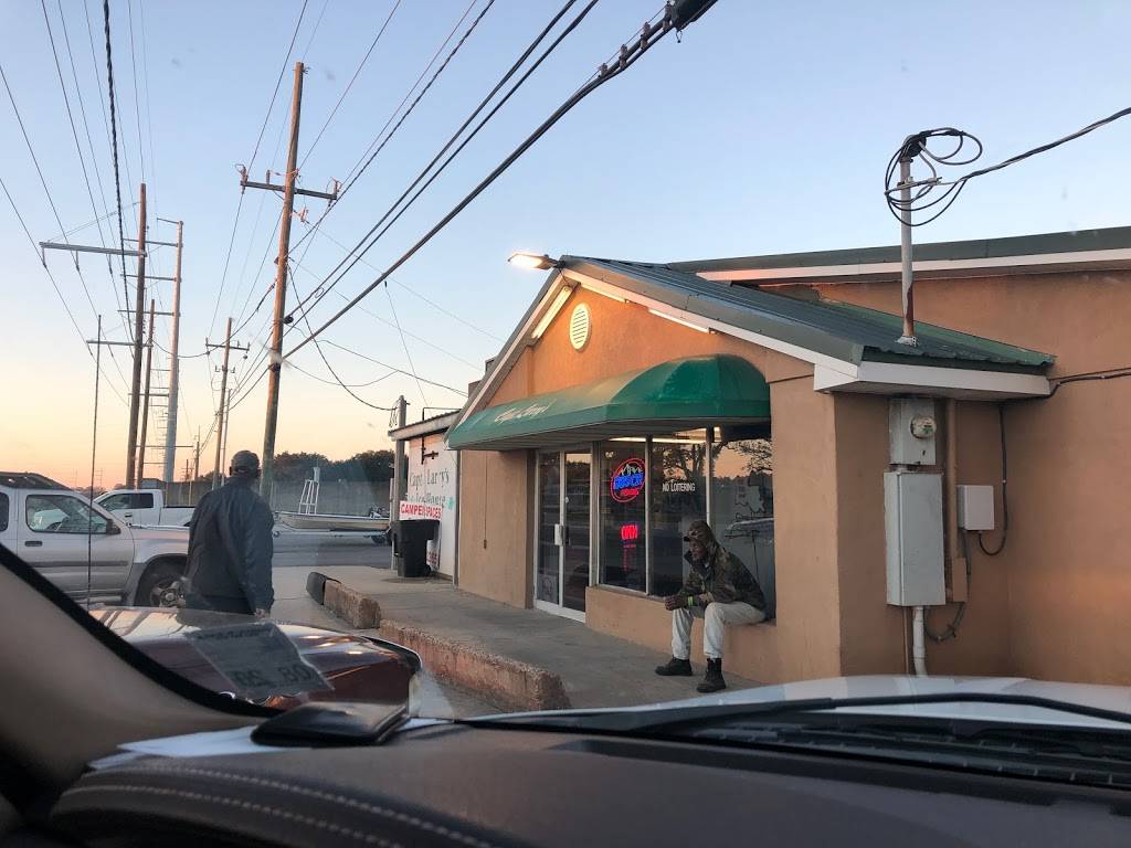Capt Larrys Seafood Market | restaurant | 11334 LA-23, Belle Chasse, LA 70037, USA | 5046562265 OR +1 504-656-2265