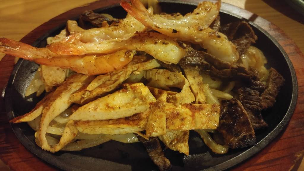 Los Tres Ranchitos Restaurants | restaurant | 19620 Kuykendahl Rd # 220, Spring, TX 77379, USA | 2812884304 OR +1 281-288-4304