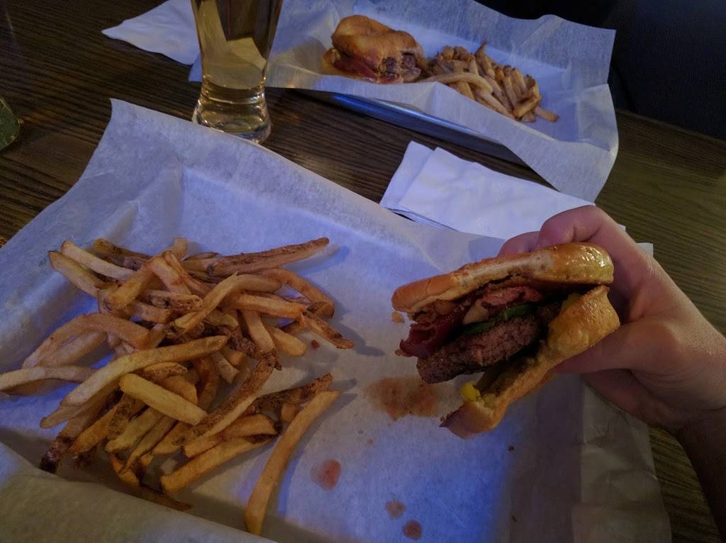 Quintons Bar & Deli | restaurant | 215 E Washington St, Iowa City, IA 52240, USA | 3193547074 OR +1 319-354-7074