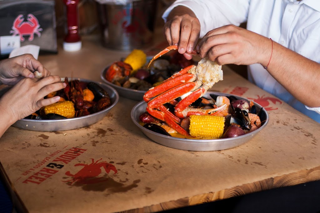 Hook & Reel Cajun Seafood & Bar | restaurant | 4987 Northwest Loop 410, San Antonio, TX 78229, USA | 2108881598 OR +1 210-888-1598