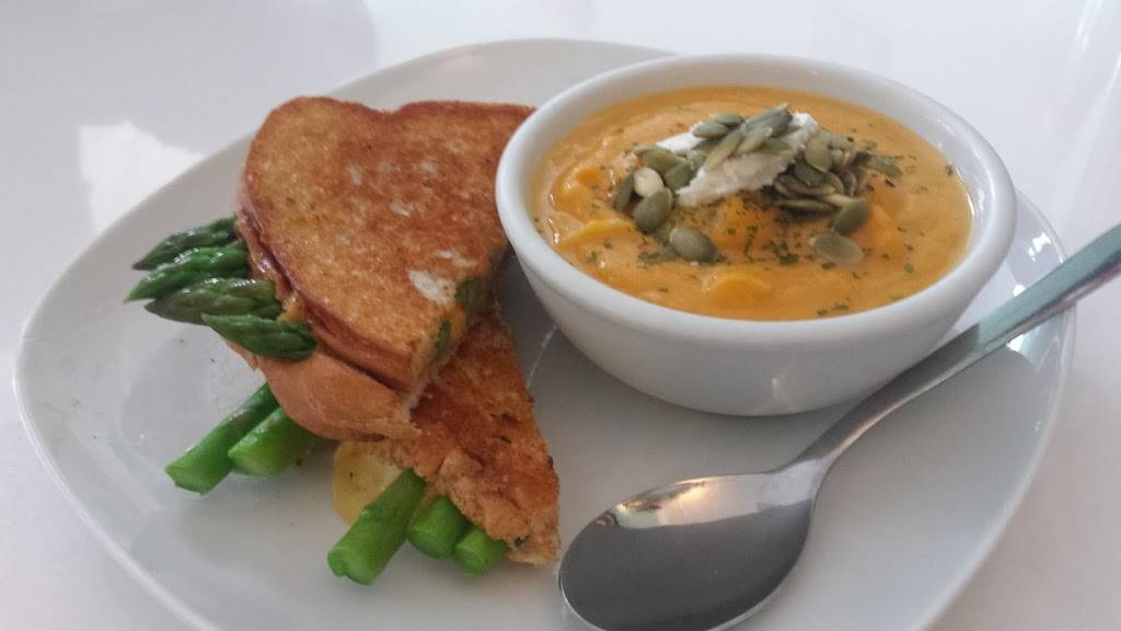 Gage Park Diner | restaurant | 975 Main St E, Hamilton, ON L8M 1N2, Canada | 2893898333 OR +1 289-389-8333