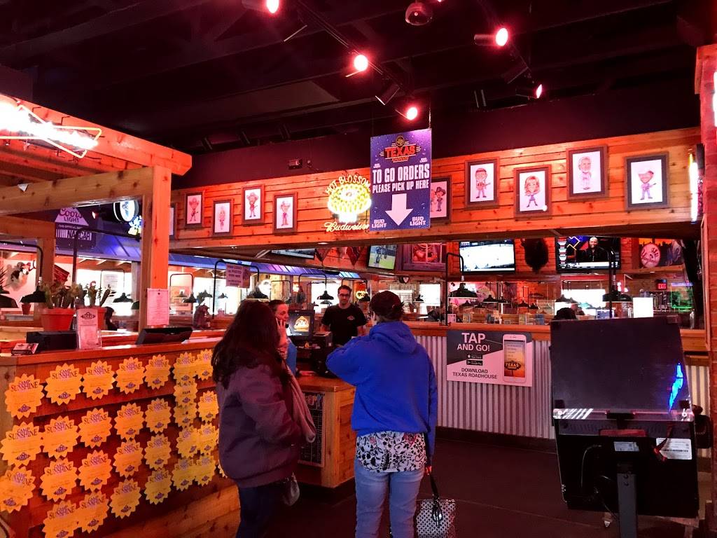 Texas Roadhouse | restaurant | 74 Newtown Rd, Danbury, CT 06810, USA | 2037309176 OR +1 203-730-9176