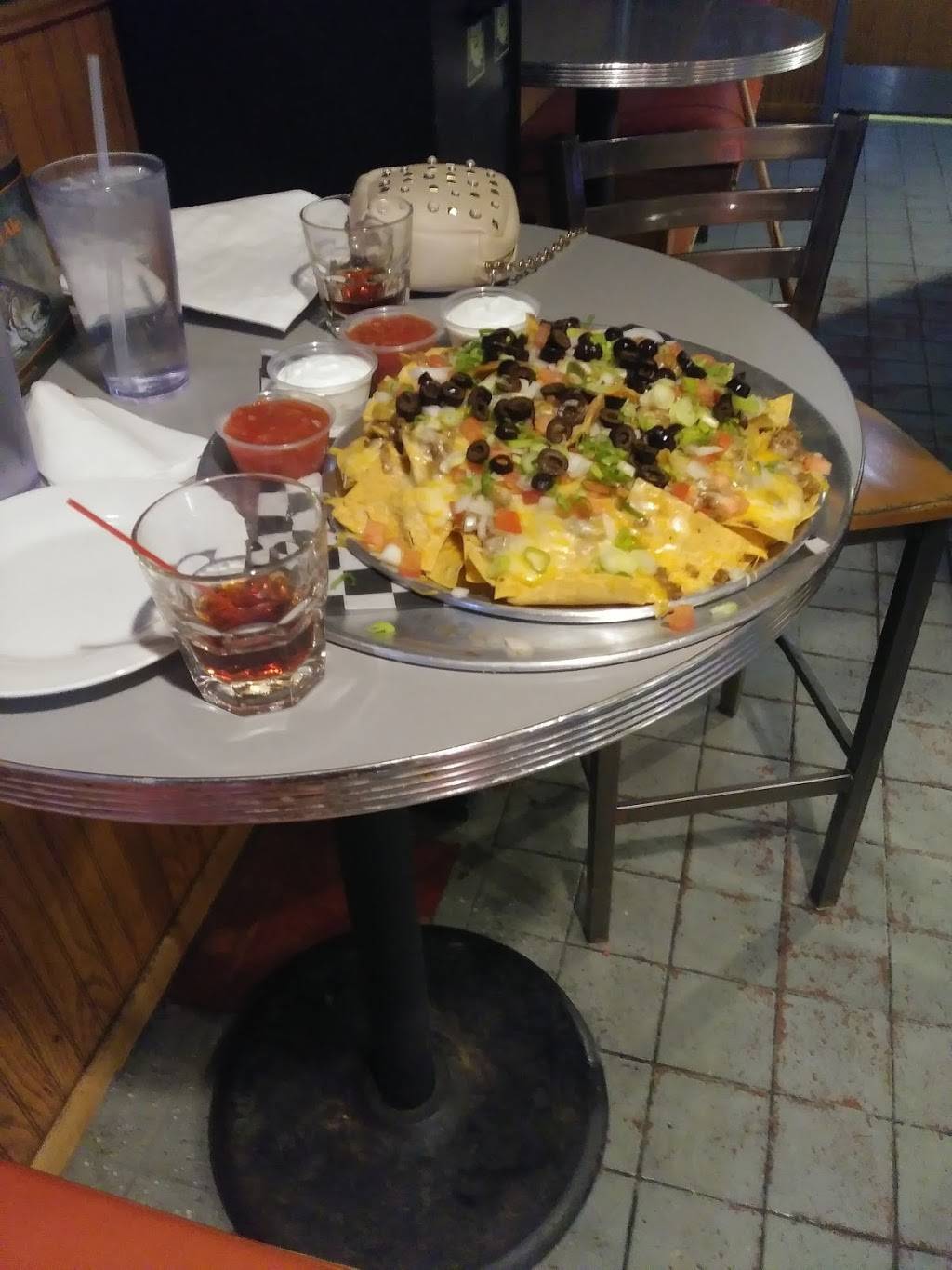 Ruggers Up & Under | restaurant | 711 W Michigan Ave, Kalamazoo, MI 49007, USA | 2693731412 OR +1 269-373-1412