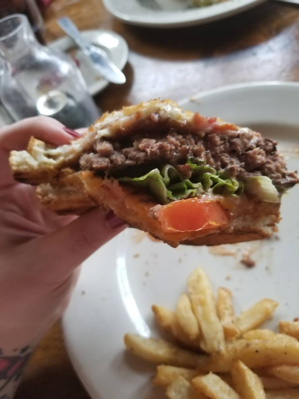 Oxhead Tavern | restaurant | 364 Main St, Sturbridge, MA 01566, USA | 5083477393 OR +1 508-347-7393