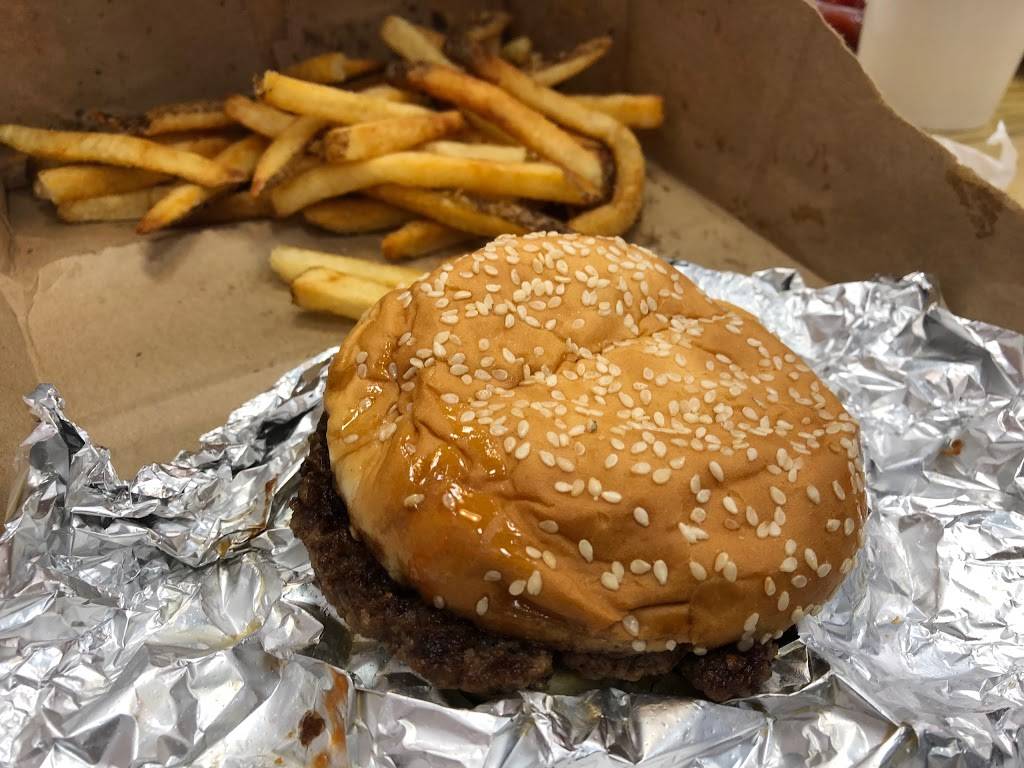 Five Guys | meal takeaway | 2601 W Lake Ave, Peoria, IL 61615, USA | 3096886040 OR +1 309-688-6040