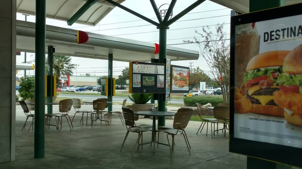 Sonic Drive-In | restaurant | 7989 Bandera Rd, San Antonio, TX 78250, USA | 2105209331 OR +1 210-520-9331