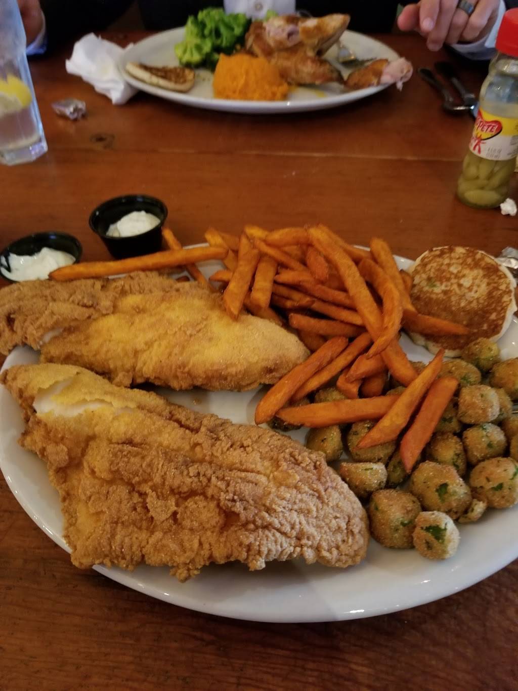 Pucketts Grocery & Restaurant - Downtown Columbia | restaurant | 15 Public Square, Columbia, TN 38401, USA | 9314904550 OR +1 931-490-4550