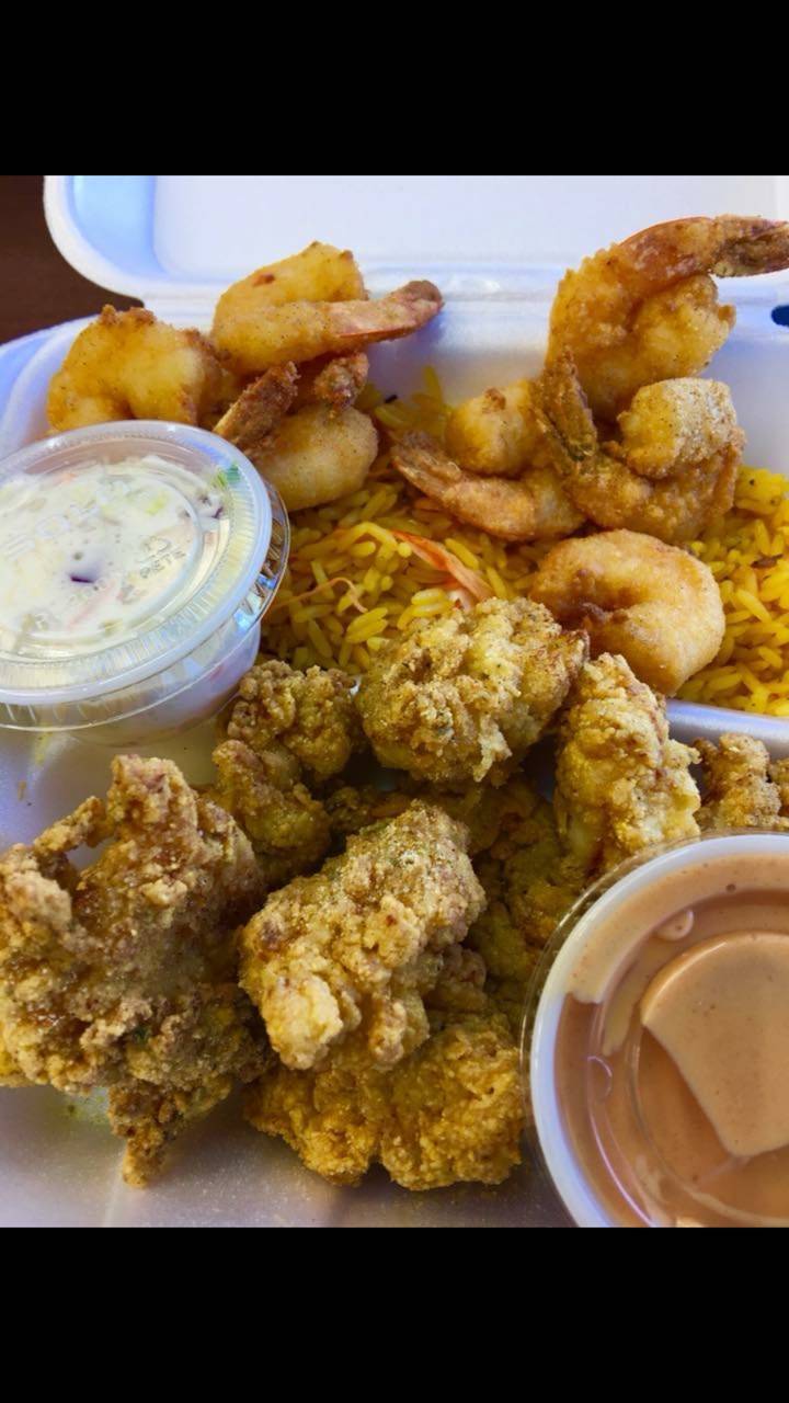 Hook Fish & Chicken | restaurant | 5701 N Australian Ave, Riviera Beach, FL 33407, USA | 5618556385 OR +1 561-855-6385