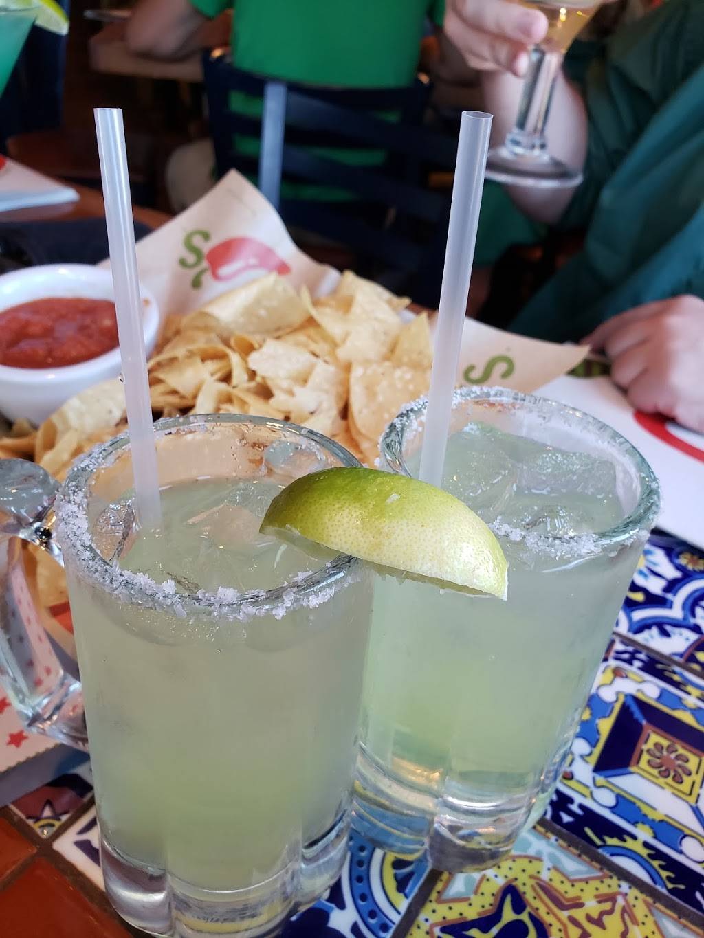 Chilis Grill & Bar | restaurant | 4000 Vinewood Ln N, Plymouth, MN 55442, USA | 7635577000 OR +1 763-557-7000