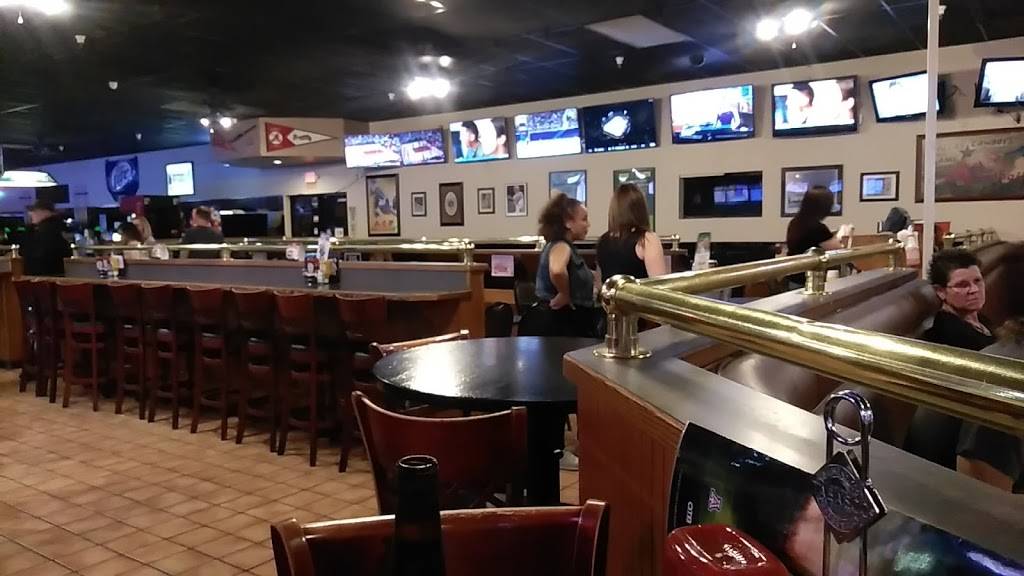 Famous Sams @ Golf Links | restaurant | 7129 E Golf Links Rd, Tucson, AZ 85730, USA | 5202961245 OR +1 520-296-1245