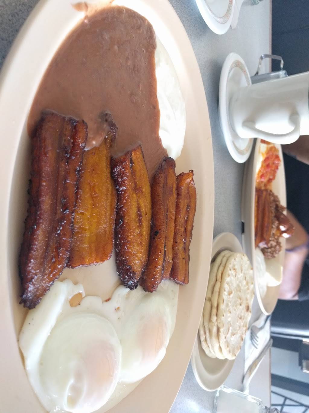 El Rinconcito Centro Americano | restaurant | 8205 Woodman Ave #107, Panorama City, CA 91402, USA | 8187872363 OR +1 818-787-2363