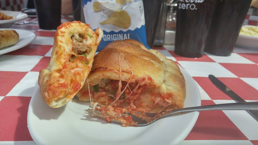 Greeks Pizzeria | restaurant | 216 S 10th St, Noblesville, IN 46060, USA | 3177734444 OR +1 317-773-4444