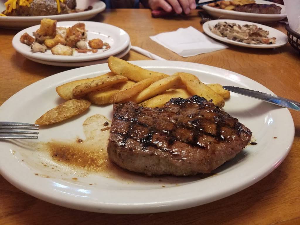 Texas Roadhouse | restaurant | 2859 Clayton Crossing Way, Oviedo, FL 32765, USA | 4076813115 OR +1 407-681-3115