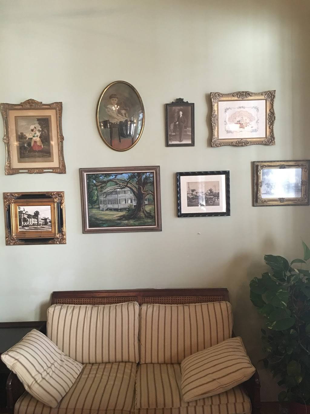 Sparrows Grille | restaurant | 8802, 300 Spalding Way, DeLand, FL 32724, USA | 3867386000 OR +1 386-738-6000