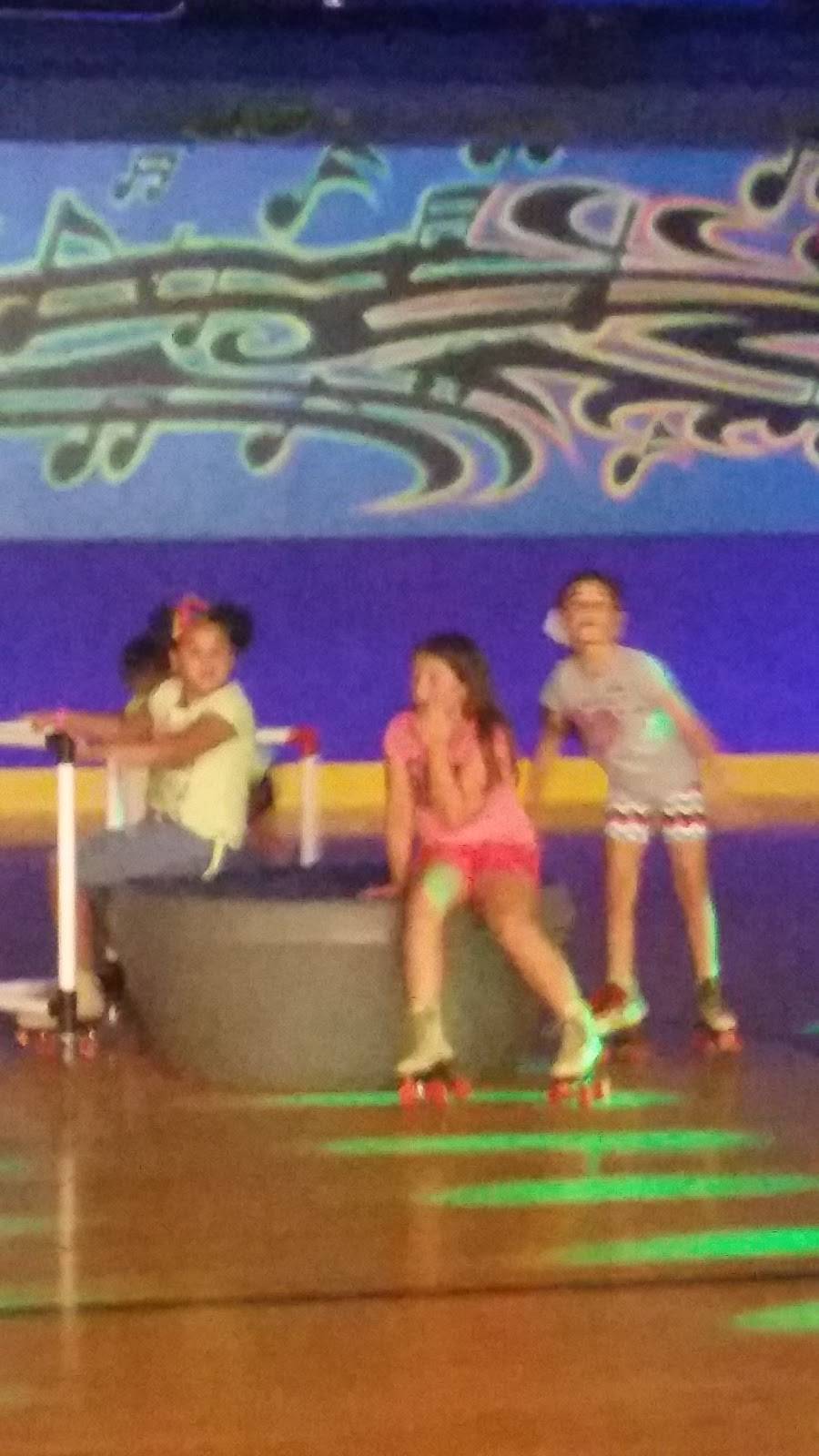 Hot Skates | meal takeaway | 241 Casco Dr, Avon, IN 46123, USA | 3172720873 OR +1 317-272-0873