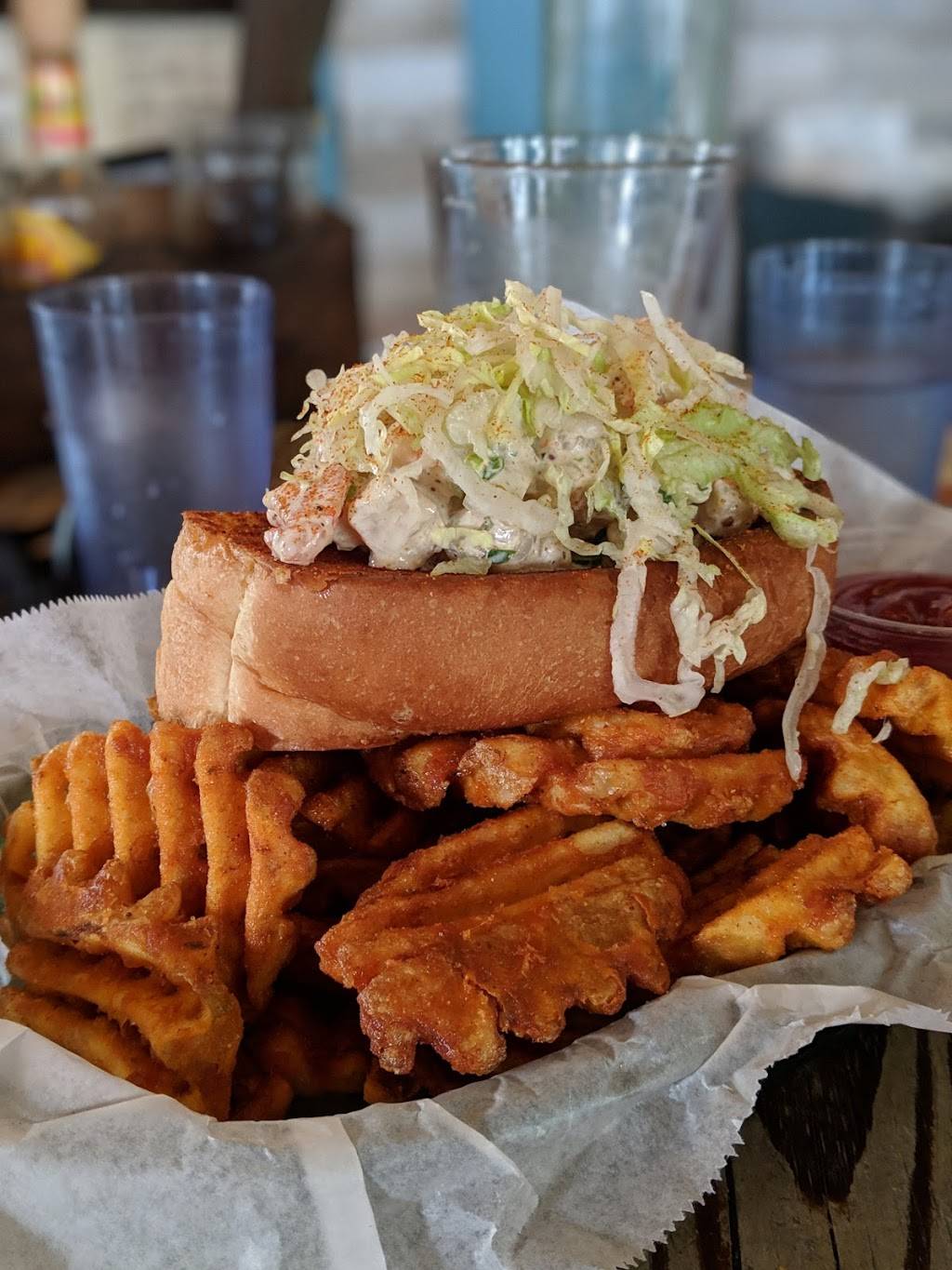 Lowlife Bar | restaurant | 106 E Hudson Ave, Folly Beach, SC 29439, USA | 8436330460 OR +1 843-633-0460