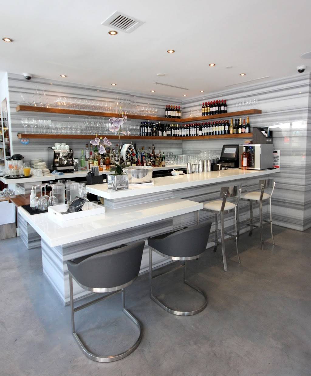 La Terrasse | restaurant | 22 Washington Ave, Miami Beach, FL 33139, USA | 7868990037 OR +1 786-899-0037