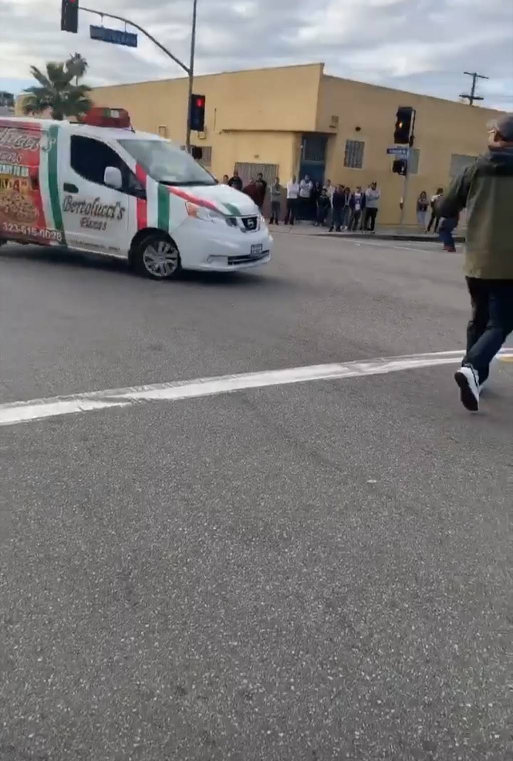 Bertoluccis Pizzas | restaurant | 11916 S Figueroa St, Los Angeles, CA 90061, USA | 3236150028 OR +1 323-615-0028