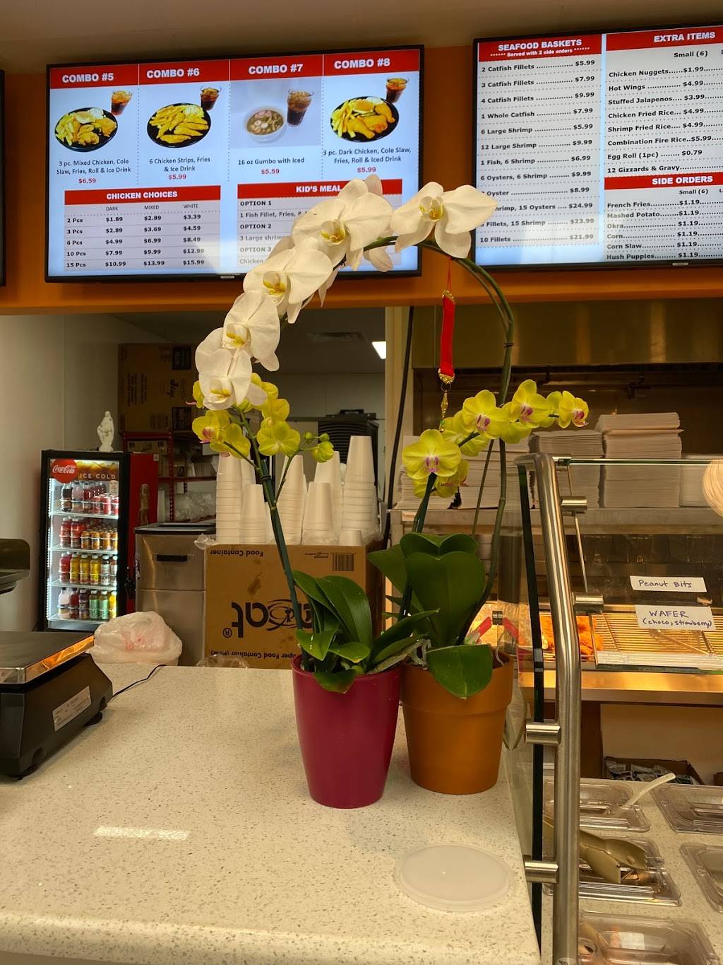 Ninas Chicken Seafood & Froyo | restaurant | 4400 E Berry St, Fort Worth, TX 76105, USA | 6827083000 OR +1 682-708-3000