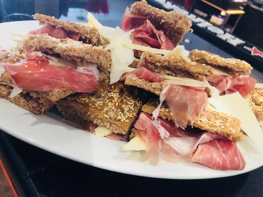 Via Veneto | restaurant | 6340 Lincoln Ave, Chicago, IL 60659, USA | 7732670888 OR +1 773-267-0888