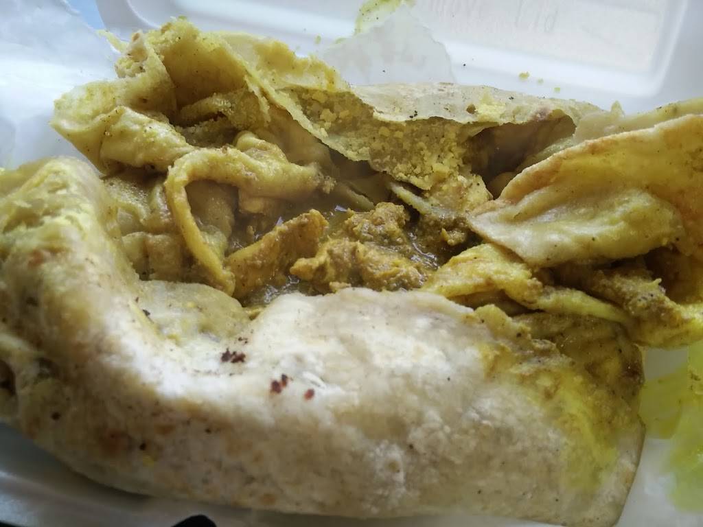 Singhs Roti Shop | restaurant | 692 Columbia Rd, Dorchester, MA 02125, USA | 6172827977 OR +1 617-282-7977