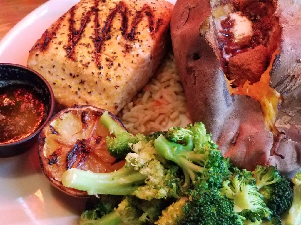 Logans Roadhouse | restaurant | 201 RHL Blvd, Charleston, WV 25309, USA | 3047444833 OR +1 304-744-4833