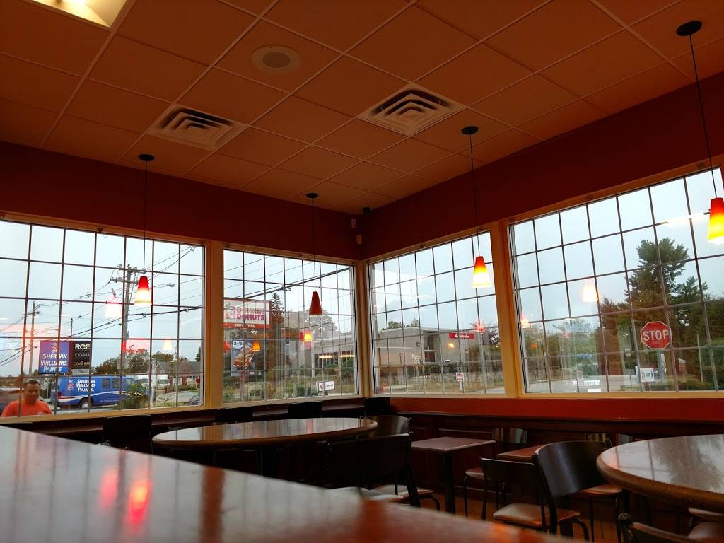 Dunkin | bakery | 720 Main St, East Greenwich, RI 02818, USA | 4018849677 OR +1 401-884-9677
