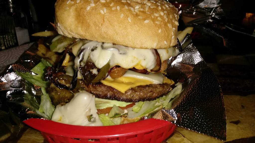 Dillons Burgers & Beers Restaurant | restaurant | 64647 Dillon Rd, Desert Hot Springs, CA 92240, USA | 7607747131 OR +1 760-774-7131