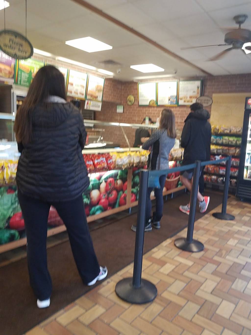 Subway | restaurant | 2410 W Stadium Blvd, Ann Arbor, MI 48103, USA | 7349946363 OR +1 734-994-6363