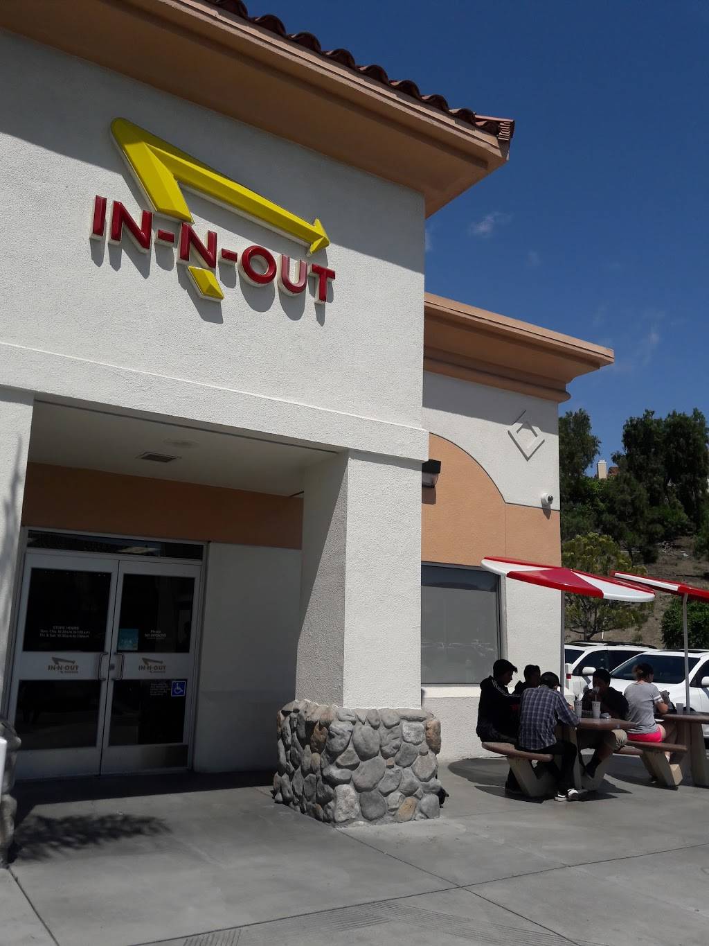 In-N-Out Burger | restaurant | 27380 La Paz Rd, Laguna Niguel, CA 92677, USA | 8007861000 OR +1 800-786-1000
