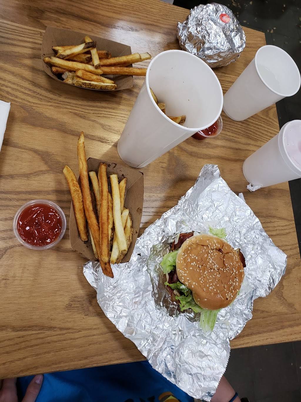 Five Guys | meal takeaway | 1384 W Main St, Gaylord, MI 49735, USA | 9894482585 OR +1 989-448-2585
