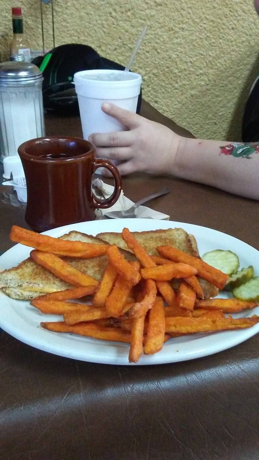 Country Corner Cafe | restaurant | 1225 State Hwy 39, Stockton, MO 65785, USA | 4172765411 OR +1 417-276-5411