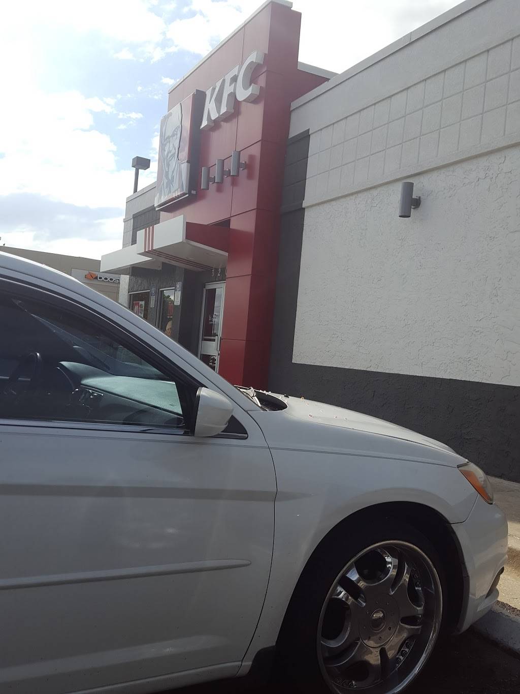 KFC | restaurant | 3202 E Hillsborough Ave, Tampa, FL 33610, USA | 8132375231 OR +1 813-237-5231