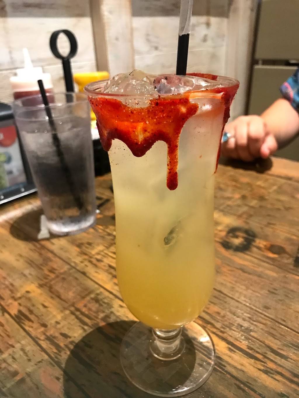 Hurricane Grill & Wings | restaurant | 2611 SE Military Dr Ste 108, San Antonio, TX 78223, USA | 2103334329 OR +1 210-333-4329