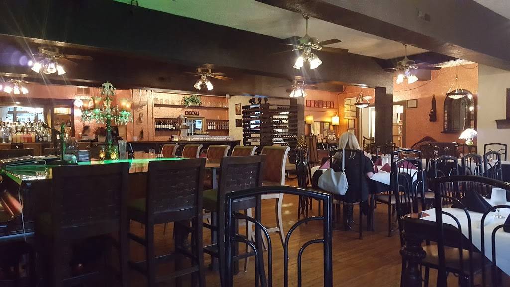 Sinatras Ristorante | restaurant | 355 Cassadaga Rd, Lake Helen, FL 32744, USA | 3862183806 OR +1 386-218-3806