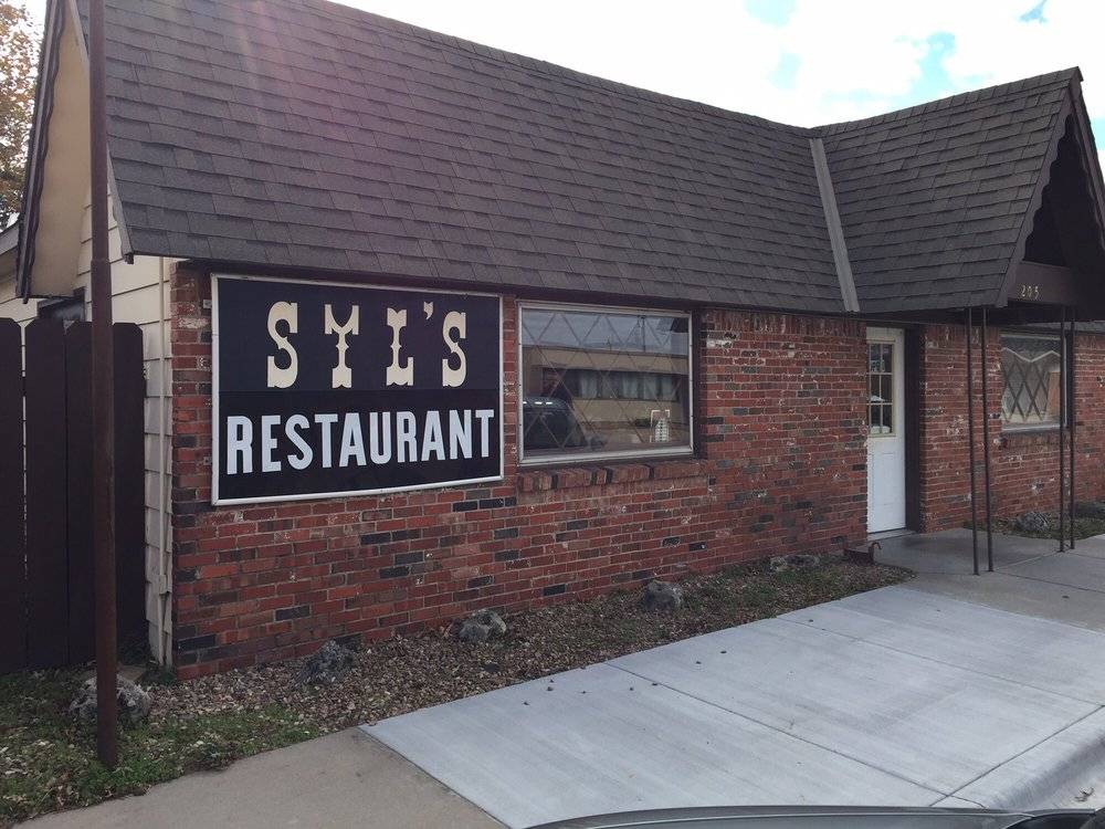 Syls | restaurant | 205 W Wichita Ave, Colwich, KS 67030, USA | 3167961044 OR +1 316-796-1044