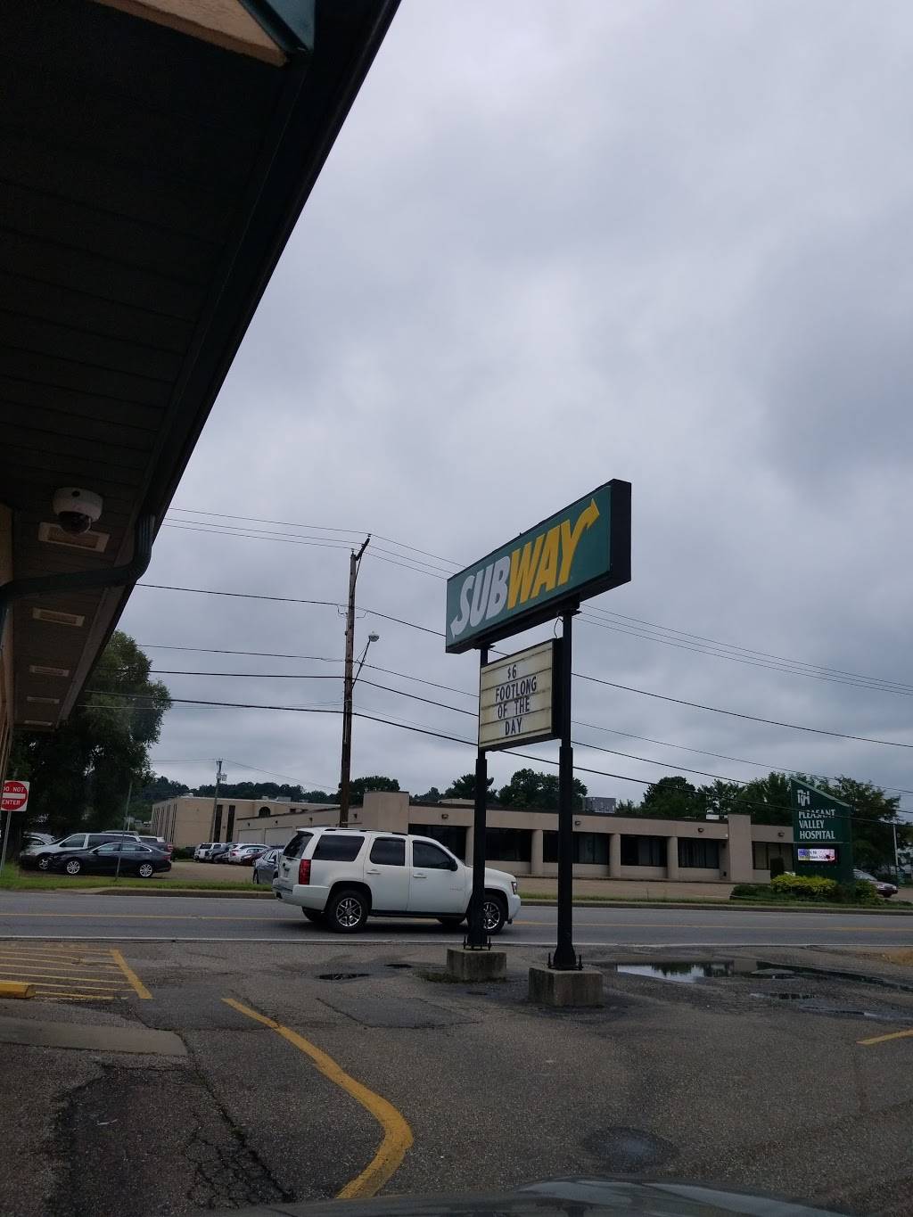 Subway | restaurant | 2515 Jackson Ave, Point Pleasant, WV 25550, USA | 3046755390 OR +1 304-675-5390