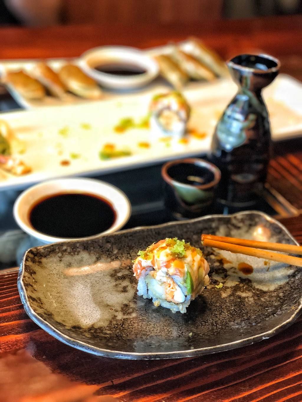 Bistro Dragon | restaurant | 644 Meacham Rd, Elk Grove Village, IL 60007, USA | 8478956141 OR +1 847-895-6141