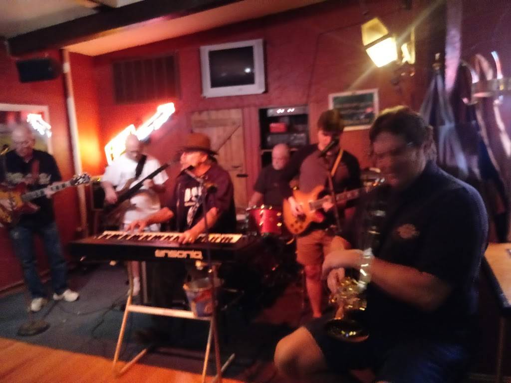 Harrys Cafe & Place | cafe | 808 W Main St, Lake Geneva, WI 53147, USA | 2622483494 OR +1 262-248-3494