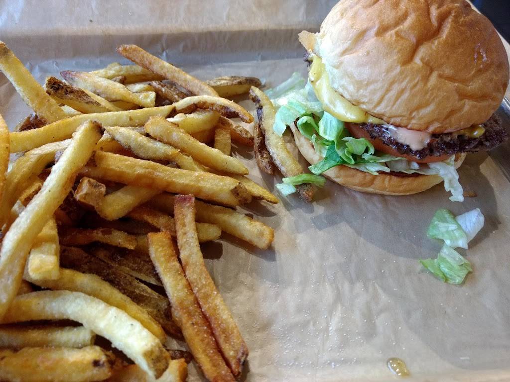 MOOYAH Burgers, Fries and Shakes | restaurant | 321 School St Suite 140, Mansfield, MA 02048, USA | 5086183095 OR +1 508-618-3095