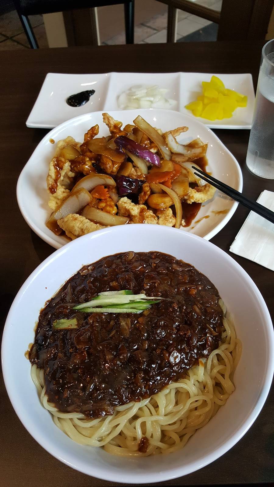 북경반점 Restaurant Beijing | restaurant | 4925 Dundas St W, Etobicoke, ON M9A 1B6, Canada | 6473437838 OR +1 647-343-7838