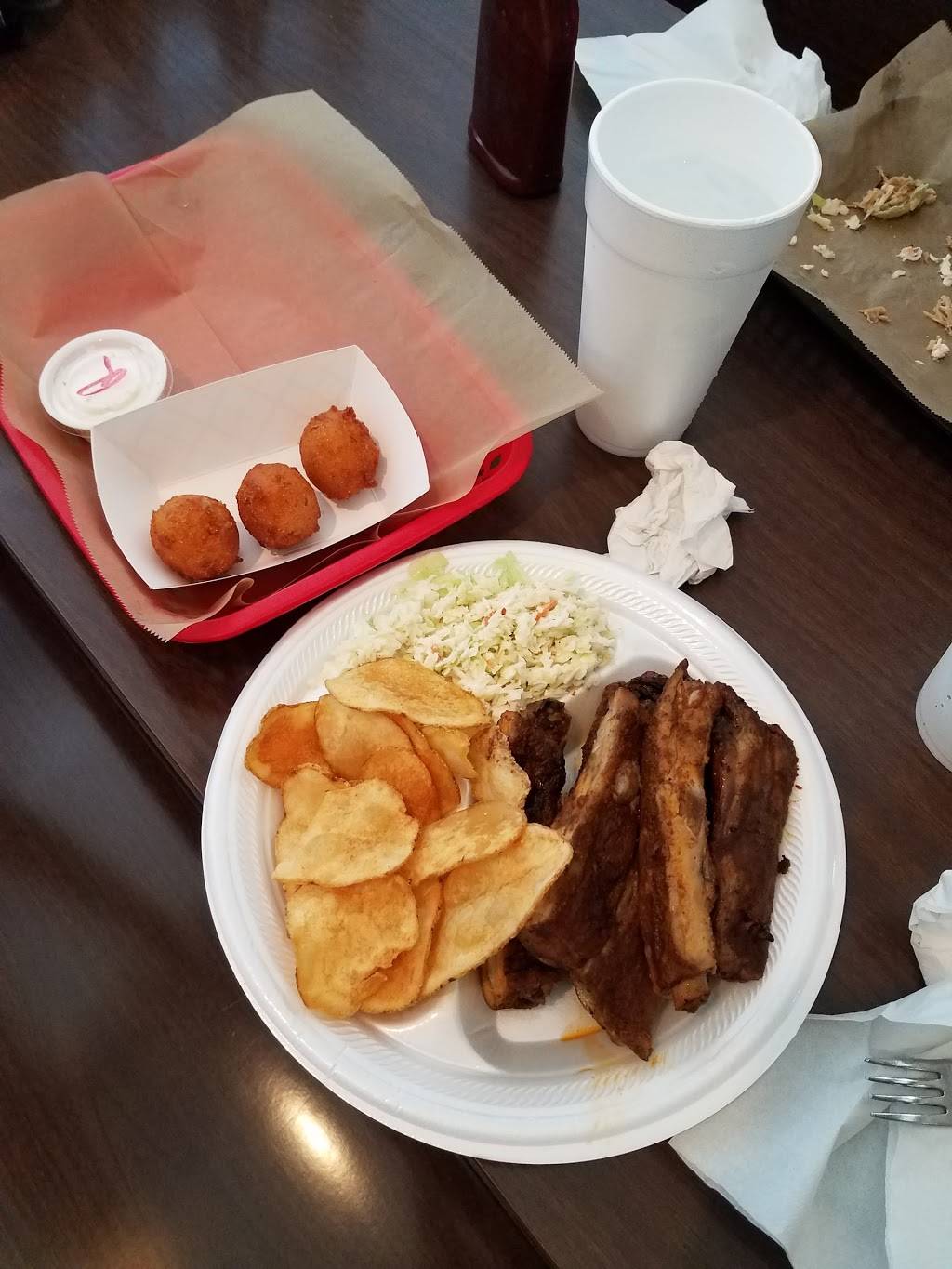 Hickory Smoke House BBQ | restaurant | 2450 N Center St, Hickory, NC 28601, USA | 8283282300 OR +1 828-328-2300